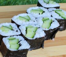Классический ролл с огурцом