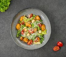 Салат Цезарь с курицей