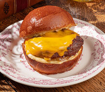 Бургер с котлетой из мраморной говядины