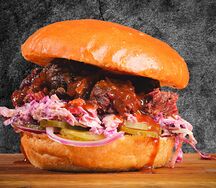 Брискет-бургер со стрипсами