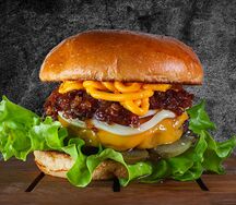 Чизбургер с конфитюром из бекона