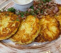 Драники cо шкварками и сметаной