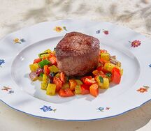 Медальон из говяжьей вырезки с овощами