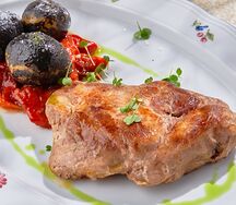 Стейк из свиной шеи с картофелем