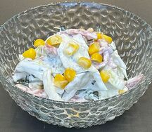Салат с копченой колбаской