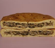 Пирог с курицей, грибами и сыром