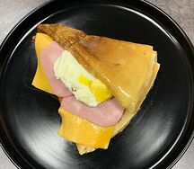 Блин с ветчиной, сыром и яйцом