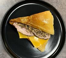 Блин с бужениной, сыром и грибами