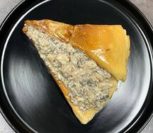 Блин с курицей и грибами в сливочном соусе