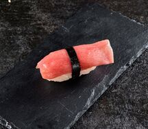 Нигири с тунцом