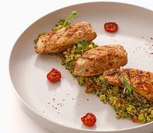 Филе индейки с пряным киноа и вялеными томатами