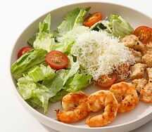 Салат Цезарь с креветками