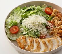 Салат Цезарь с куриным филе