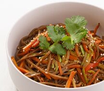 Гречневая лапша с овощами