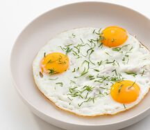 Глазунья из трех яиц