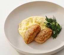 Котлеты из птицы с дорблю и картофельным пюре