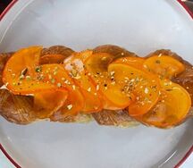 Плетенка с хурмой и фисташкой