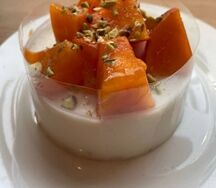 Чизкейк с хурмой и фисташками
