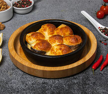 Шампиньоны с сыром сулугуни на кеци