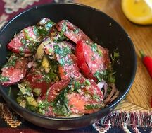 Овощной салат по-грузински с орехами