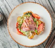Салат с копчёной утиной грудкой
