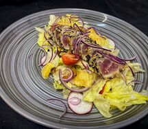 Салат с тунцом
