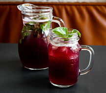 Домашний лимонад Черная смородина-базилик