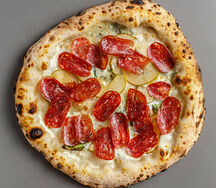 Груша-горгонзола с суджуком