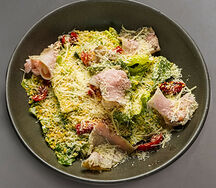 Цезарь с пастрами из индейки