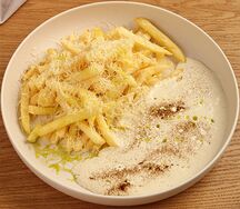 Картошка с трюфельным соусом и пармезаном 
