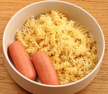 Макарошки с сыром и сосисками 