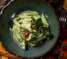 Детские пенне с цыпленком и соусом песто