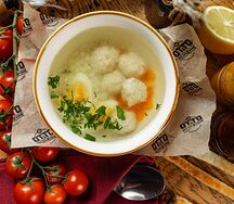 Куриный бульон с фрикадельками