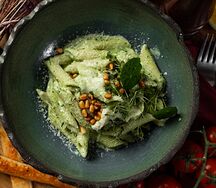 Пенне с цыпленком и соусом песто