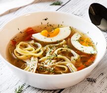 Бульон куриный с лапшой