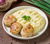 Пюре с куриной котлетой