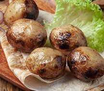 Картошка молодая на углях