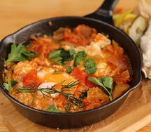 Шакшука с моцареллой и баклажаном