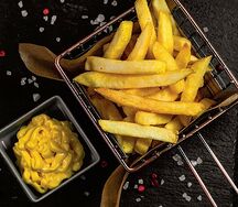 Картофель фри с сырным соусом