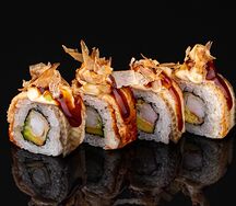 Мини-угорь тонка с креветкой темпура и яблоком юдзу