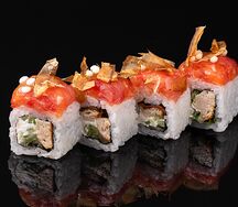 Мини-тартар из лосося и тунца с трюфельным майо и бонито