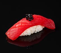 Нигири-суши с тунцом