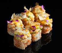 Запечённый лосось с сыром моцарелла и бонито