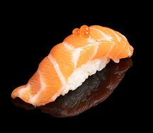 Нигири-суши с лососем