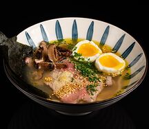 Трюфельный рамен с татаки из говядины