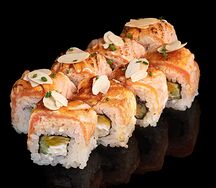 Опаленный лосось с апельсином и крабом