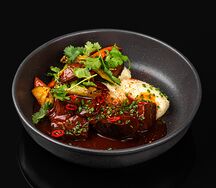 Говяжья щека с овощами гриль 