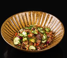 Рис с говяжьими щечками и пикули