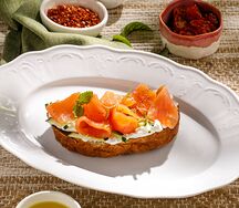 Брускетты с лососем и сливочным сыром