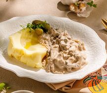 Бефстроганов с картофельным пюре